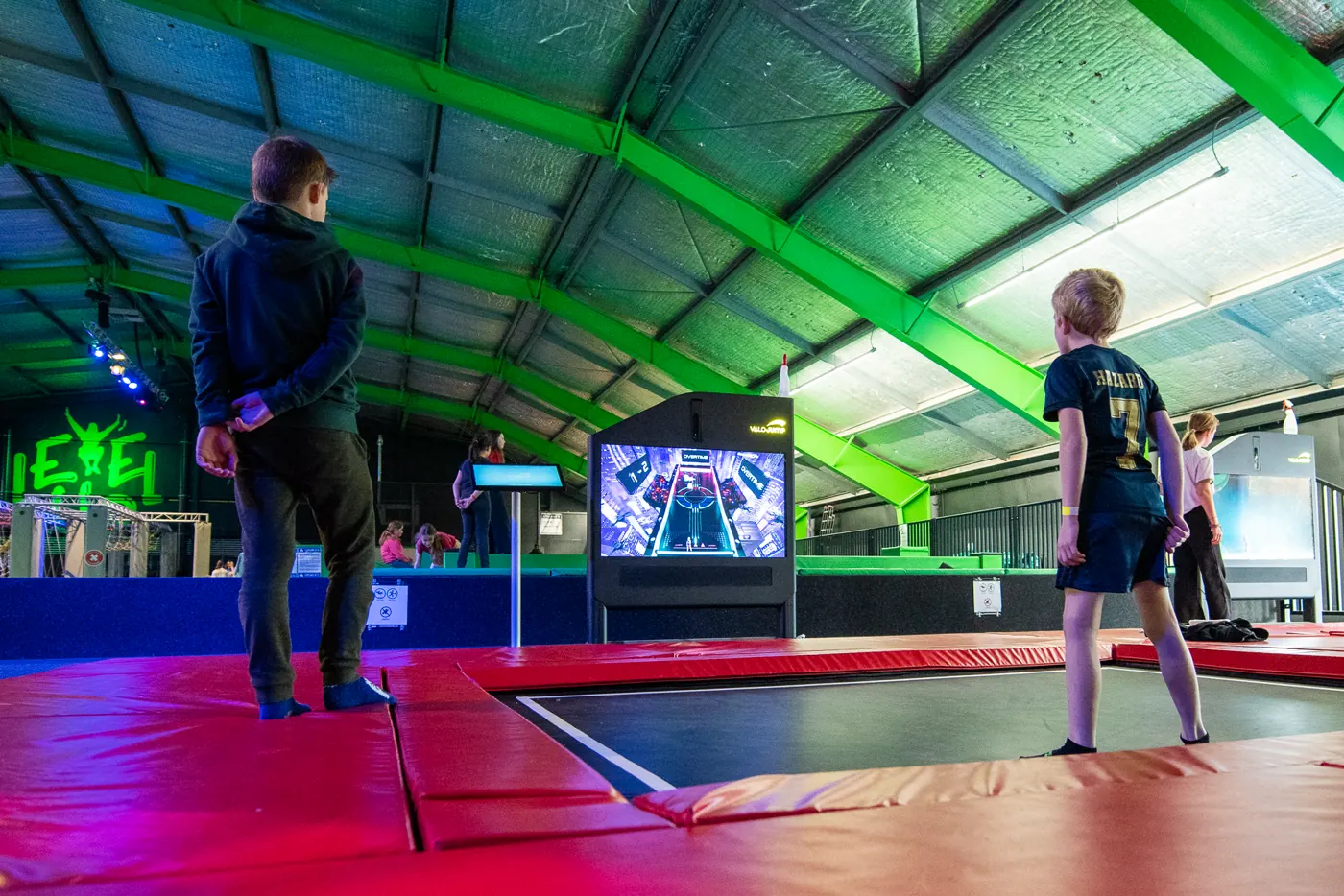 Kinderen bij de trampolines van Level Up